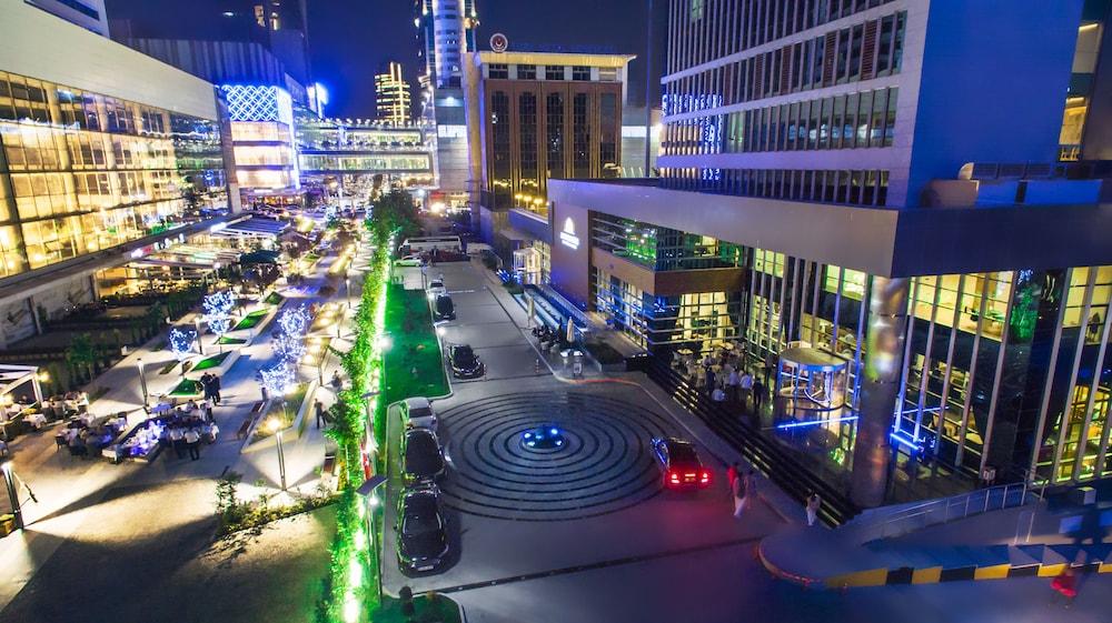 Downtown Ankara Hotel Екстер'єр фото Central World at night