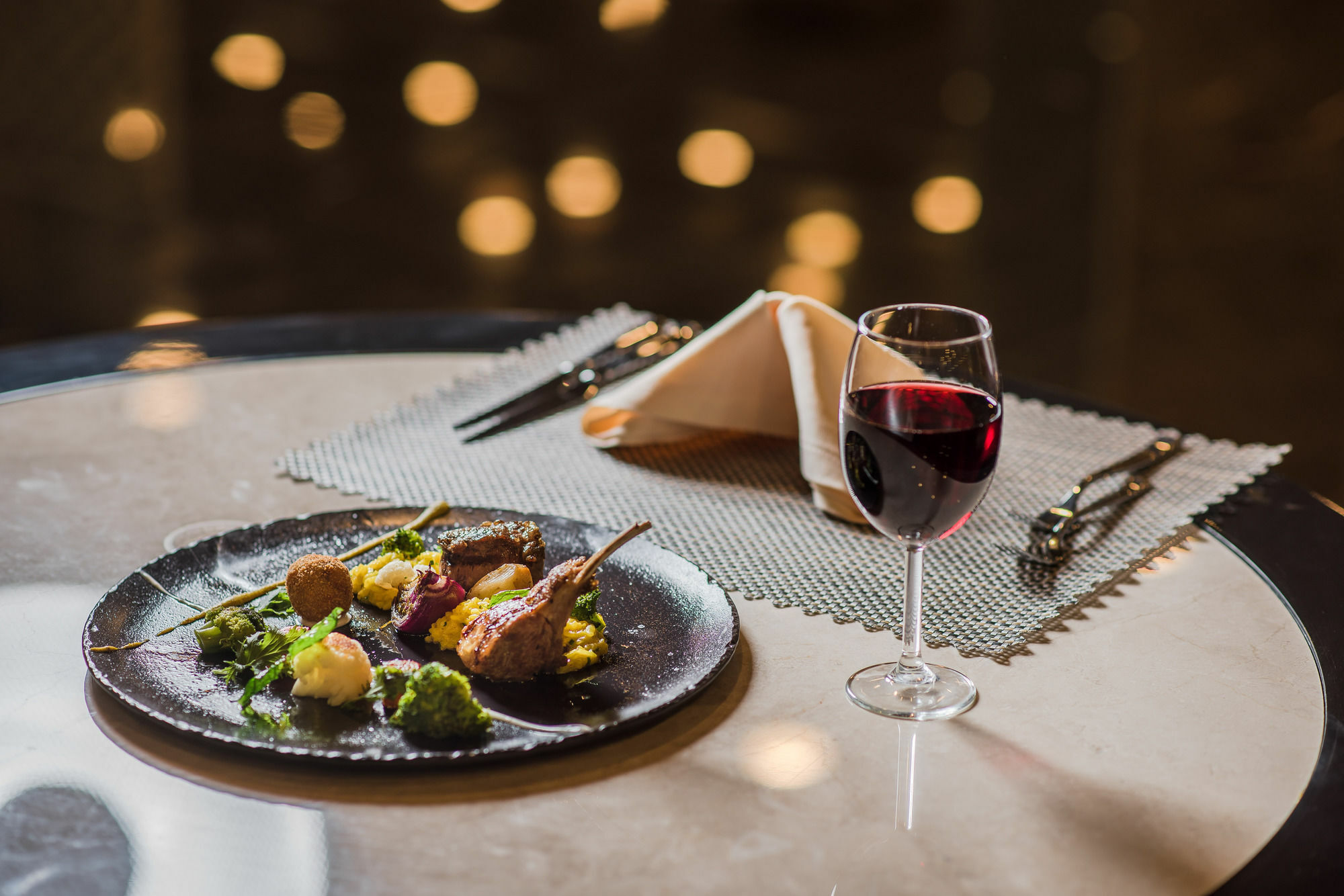 Downtown Ankara Hotel Екстер'єр фото A glass of red wine