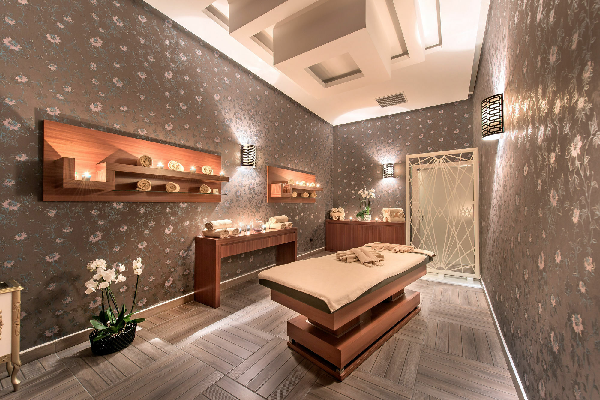 Downtown Ankara Hotel Екстер'єр фото A spa treatment room